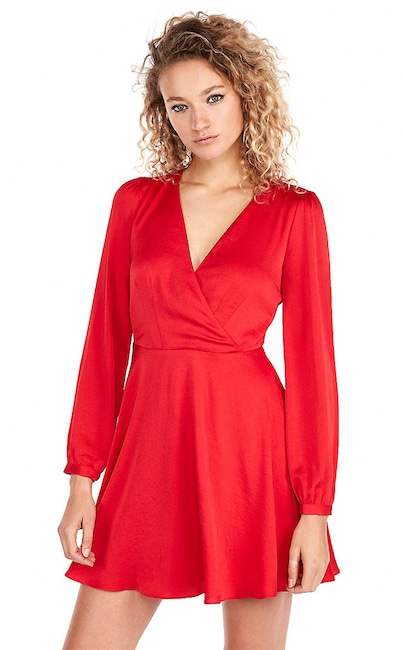 E-comm: Flirty Holiday Wear